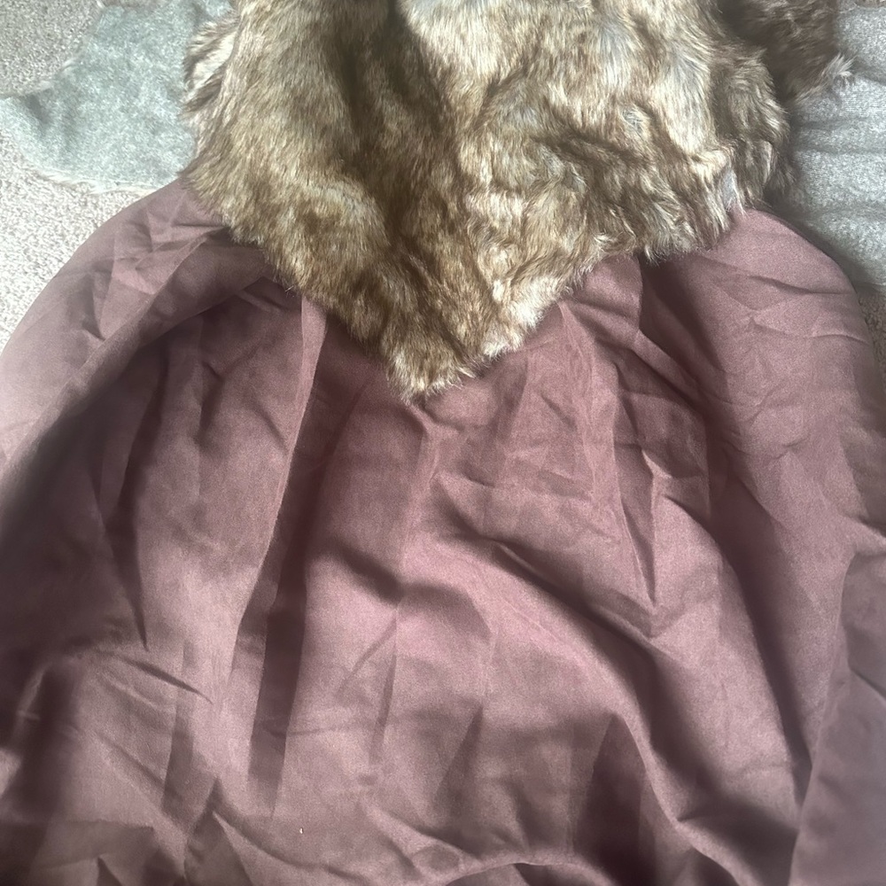 Spirit Halloween Baltic Cape OS New - Picture 4 of 5